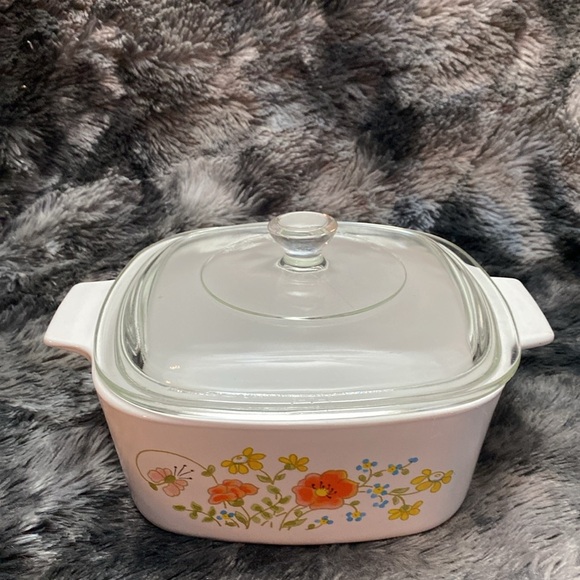 Corning Ware WILDFLOWER 11/2 Qt. A- 1
1/2-B Casserole Dish w/ A-7-C-1 Lid - Picture 8 of 16